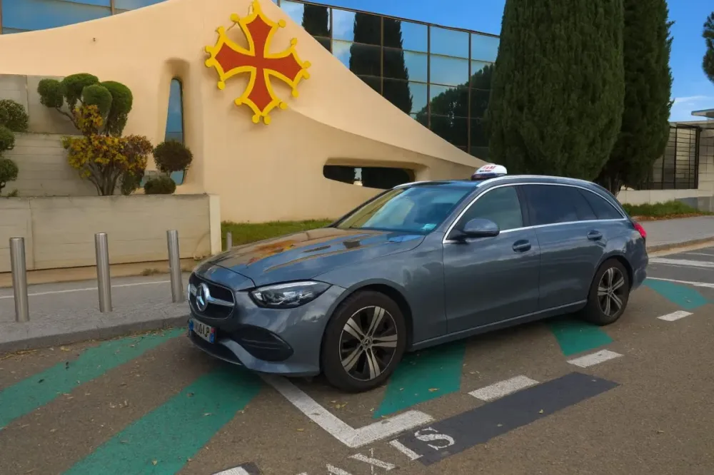 mercedes taxi